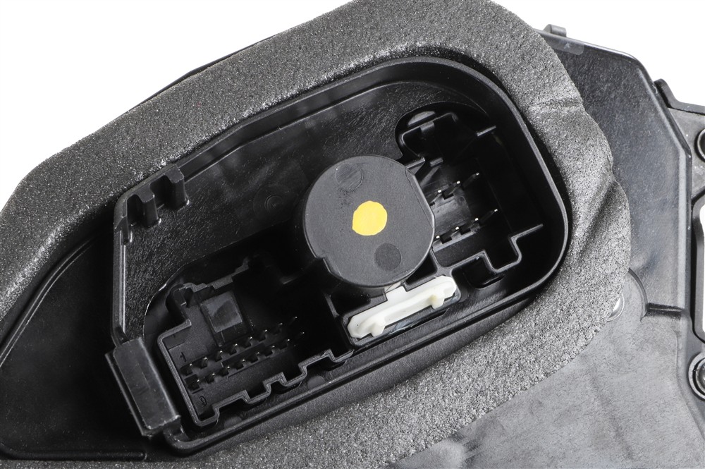 GM Genuine Parts Rear Right Door Latch Assembly 86579104 - 3